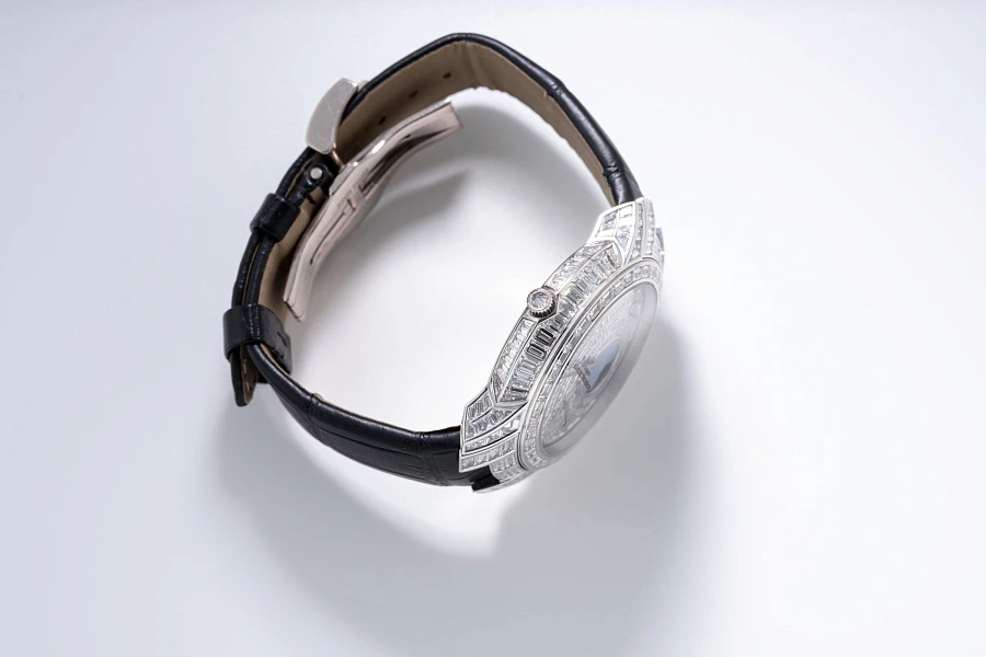 Kalla Lune Ref. 83630 in 18k White Gold with Pavé Baguette Diamonds