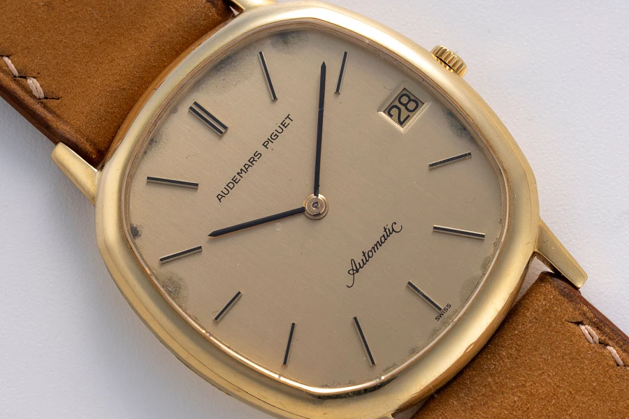 Automatic Angular Ellipse in 18k Yellow Gold