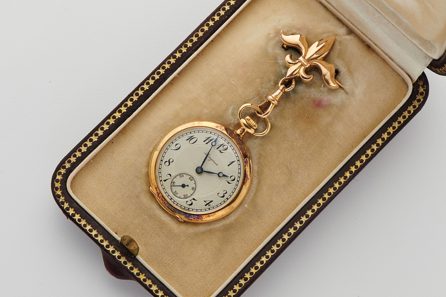18K YG engine turned dial with blued breguet hands