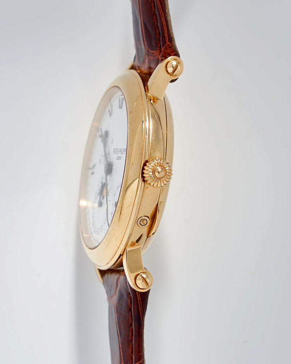 Calatrava 5054 ‘Officer-style’ Power Reserve Moonphase