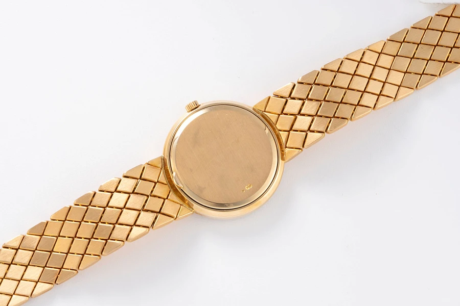 Ladies Calatrava Ref. 4820-001 in 18k Yellow Gold