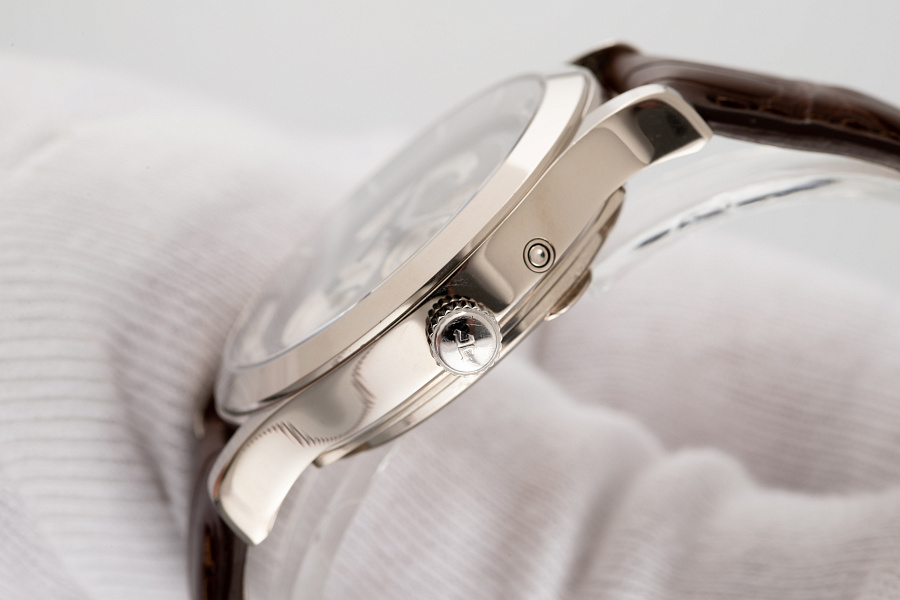 Master Control 18K White Gold