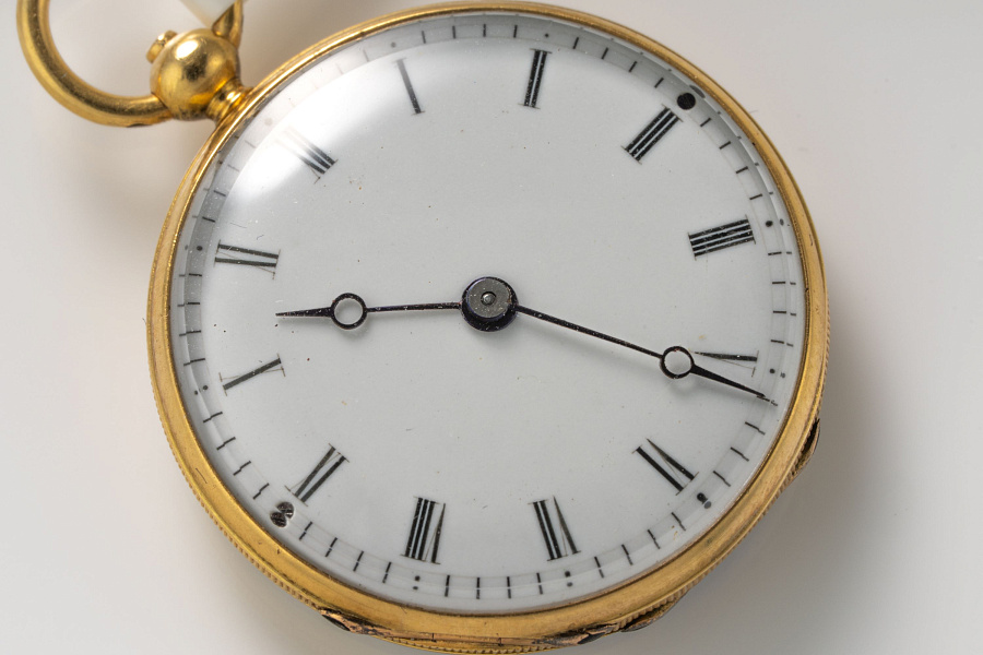 Miniature Pocket Watch in 18k Yellow Gold with Painted Enamel Caseback