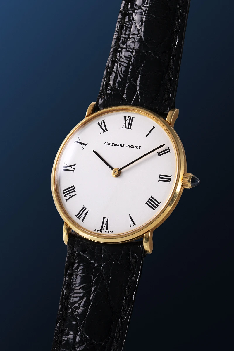 Ultra Thin Dress Watch in 18k Yellow Gold