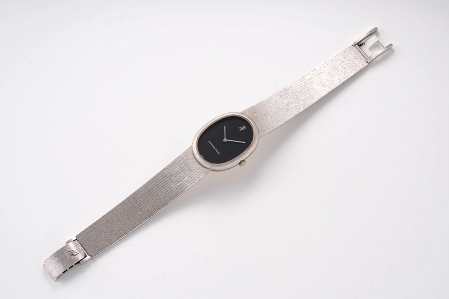 Elliptical Ladies Watch in 18k White Gold