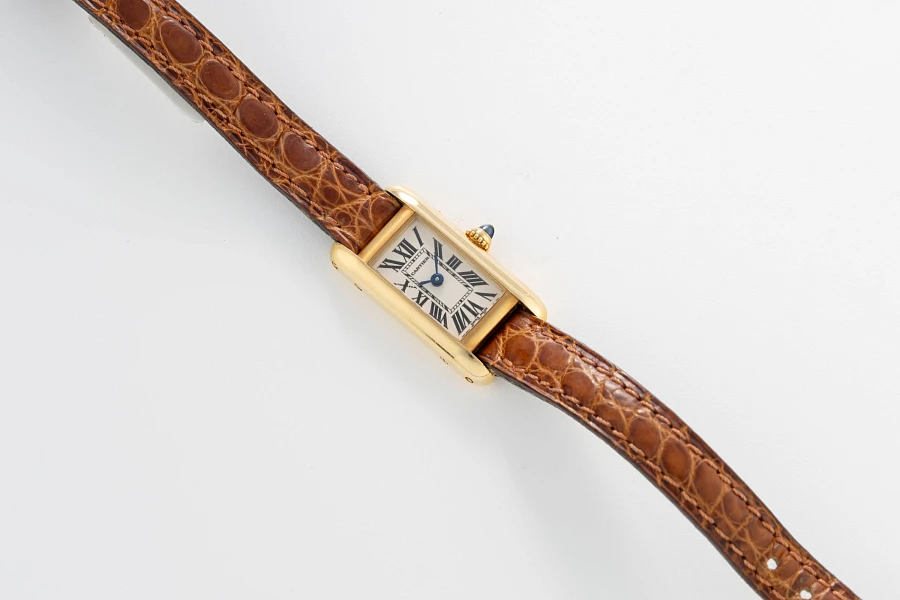 Tank Allongé Ref. 2443 in 18k Gelbgold