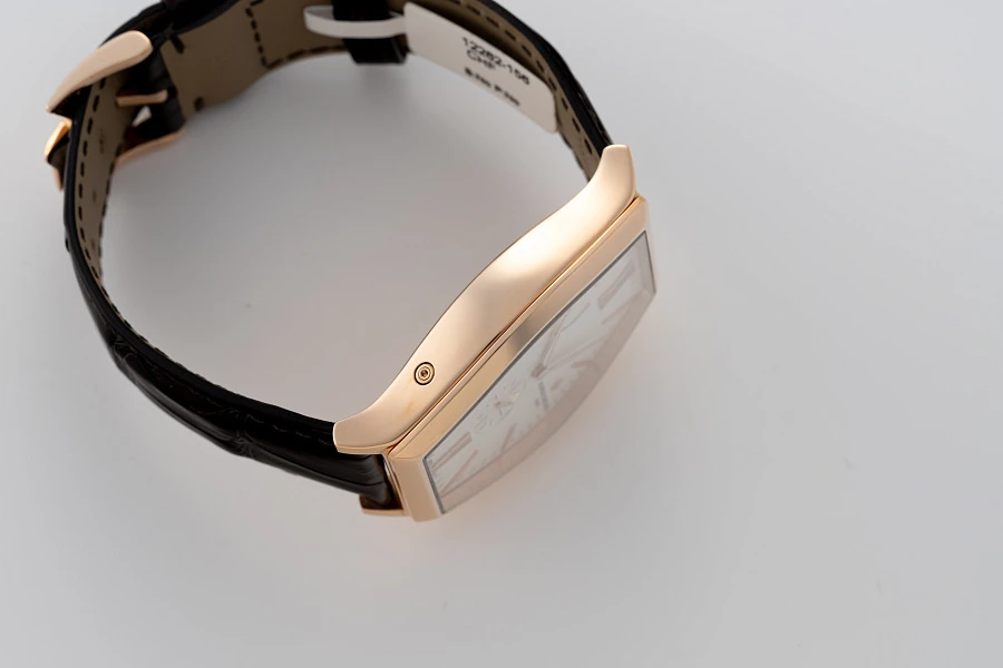 Tonneau Moonpase Power Reserve Ref. 7000M in 18k Rose Gold