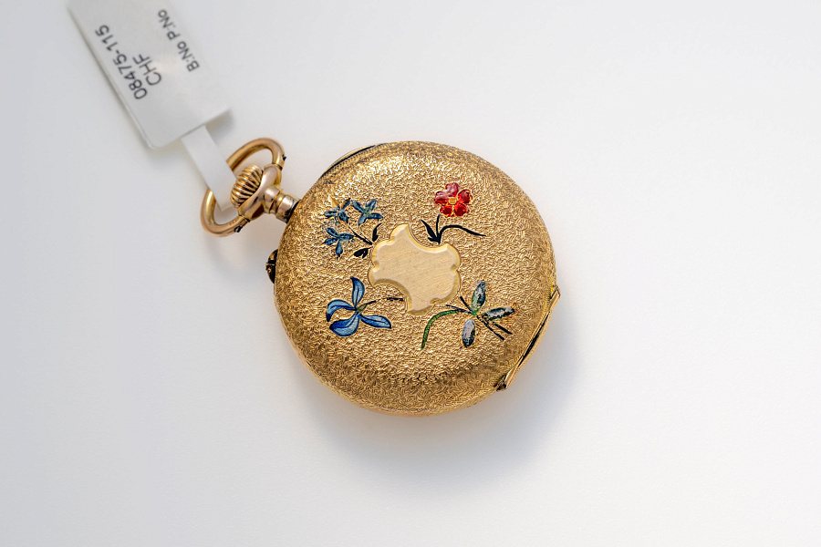 Pocket Watch in 18k Yellow Gold with Enamel Flowers