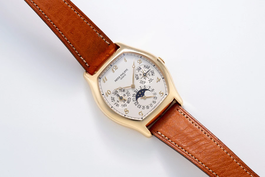Tonneau Perpetual Calendar Ref. 5040J in 18k Yellow Gold