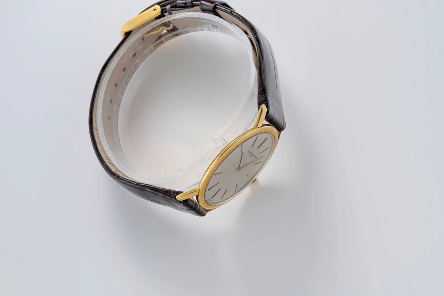 Dress Watch with Fluted Bezel Ref. 6351 in 18k Yellow Gold