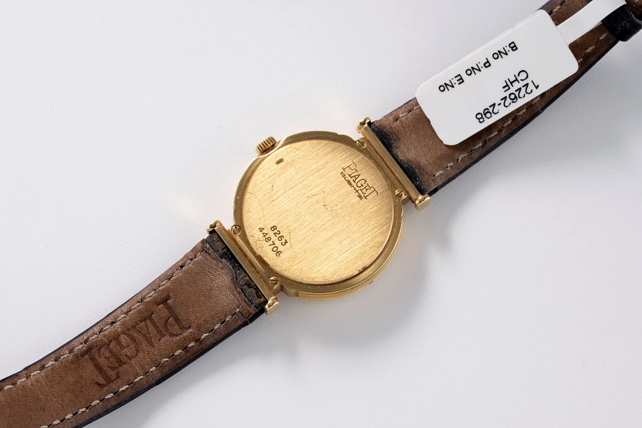 Onyx Ref. 8263 in 18k Yellow Gold