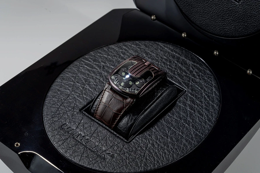 UR-103.08 TIALN with Satellite Hour Display