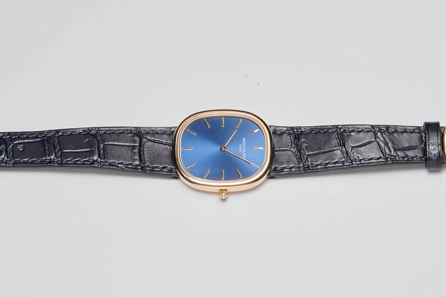 Ellipse with a Gentleman Set