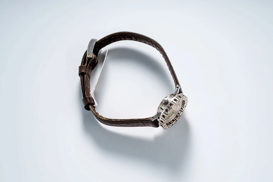 Cocktail Watch in 18k White Gold with Diamonds