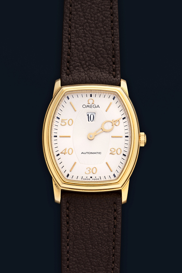 Jumping Hour in 18k Yellow Gold