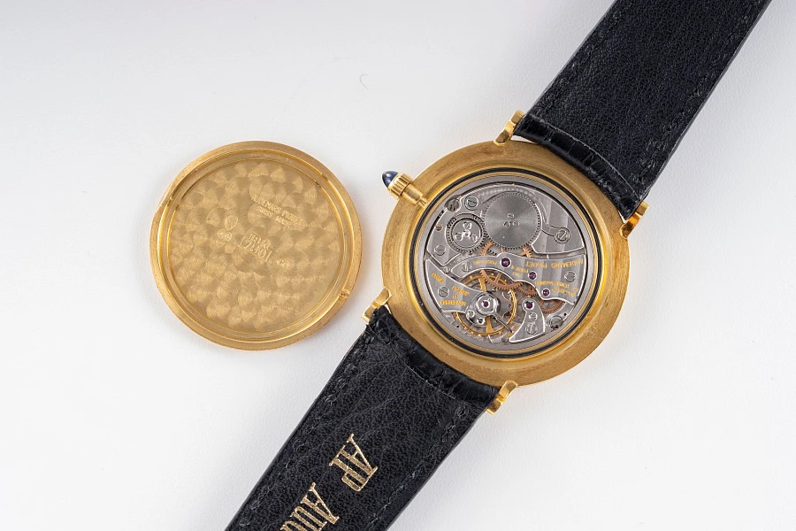 Ultra Thin Dress Watch in 18k Yellow Gold
