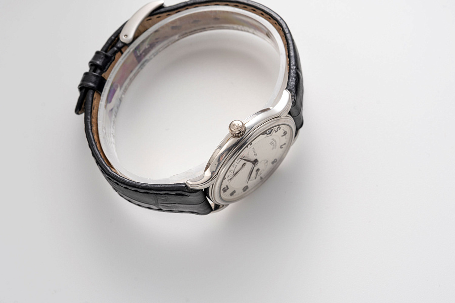 Power Reserve and Date Ref. 39.0240.655 in Platinum