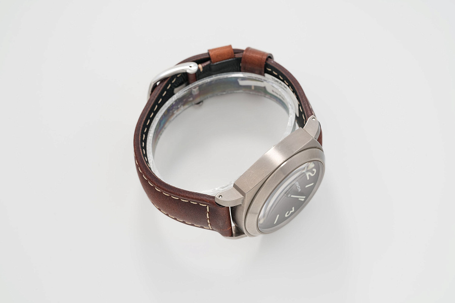PAM00055 'Tobacco Brown' in Titanium