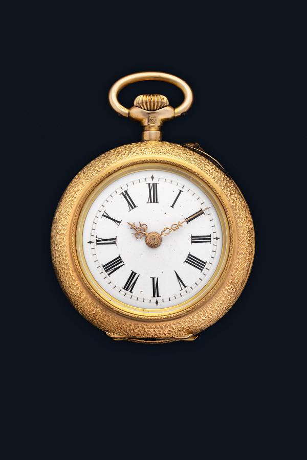 Pocket Watch in 18k Yellow Gold with Enamel Flowers