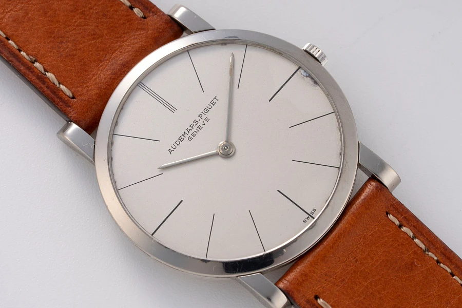 Ultra-Thin Dress Watch in 18k White Gold