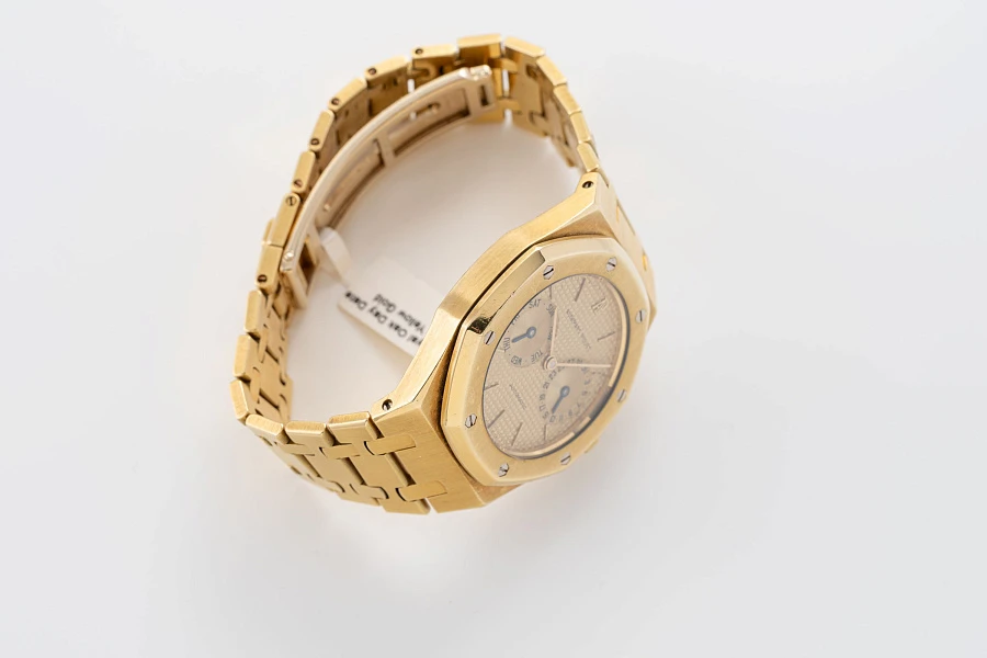 Royal Oak Day Date Ref. 25572BA in 18k Yellow Gold
