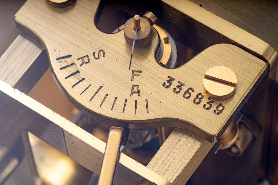 Atmos Table Clock in Gilt Brass