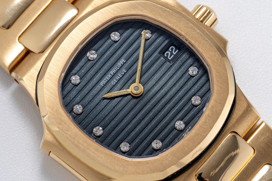 Nautilus Ref. 4700 in 18k Yellow Gold