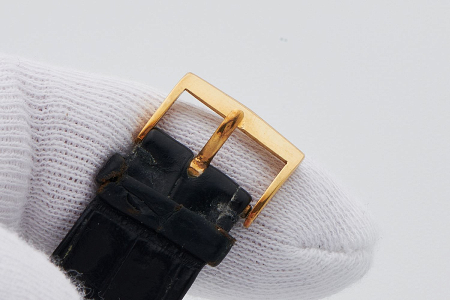 Dress Watch with Black Dial in 18k Yellow Gold