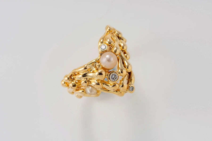 Set of a Watch and Complementary Jewelry in 18k Yellow Gold