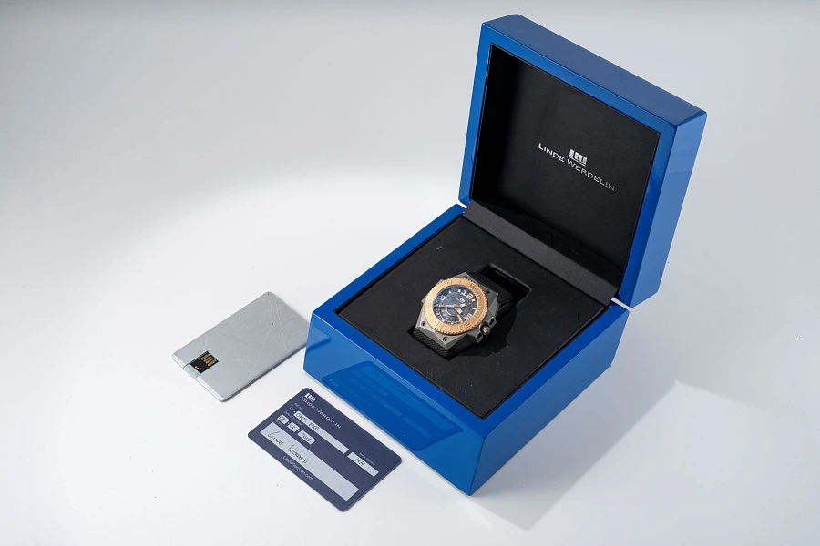 Oktopus Moonphase by Svend Andersen