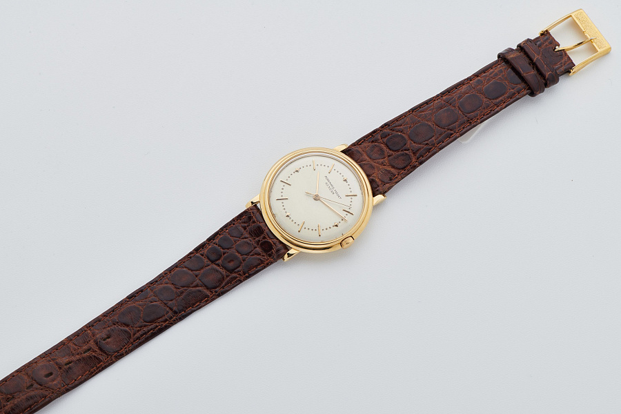 Hand-wound in 18k Yellow Gold with Dial-Reprint