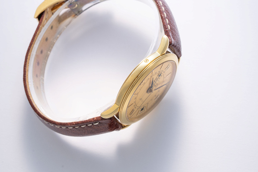 Elite GMT Ref. 30.0011.672 in 18k Yellow Gold