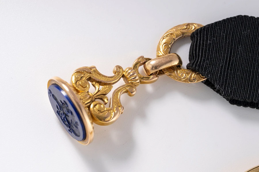 Pocket Watch in 18k Yellow Gold on Decorative Seal Pendant
