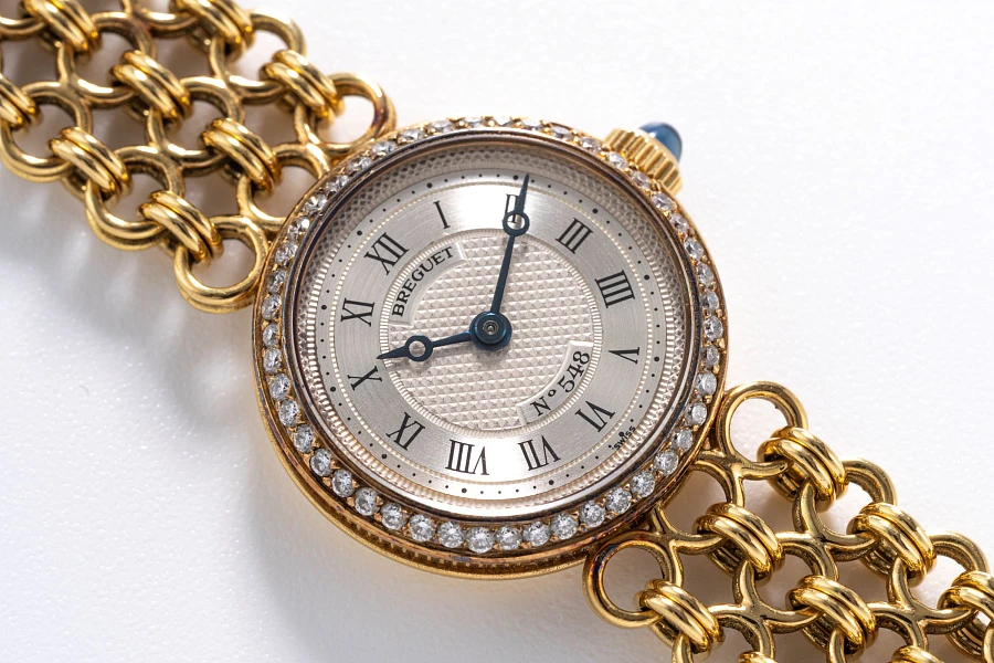 Classique Ladies Watch in 18k Yellow Gold