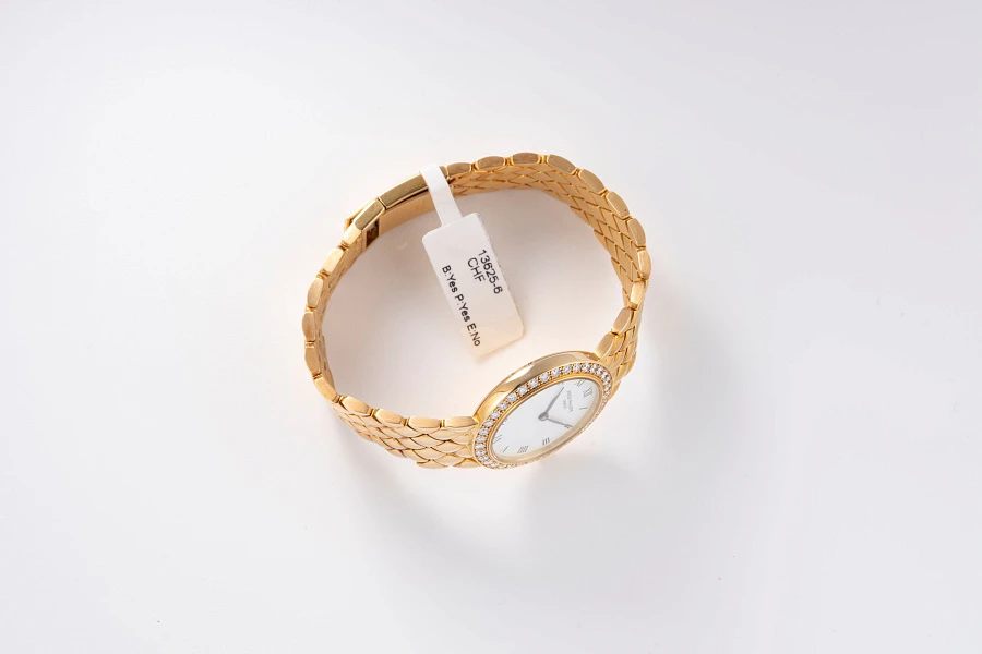 Ladies Calatrava Ref. 4820-001 in 18k Yellow Gold