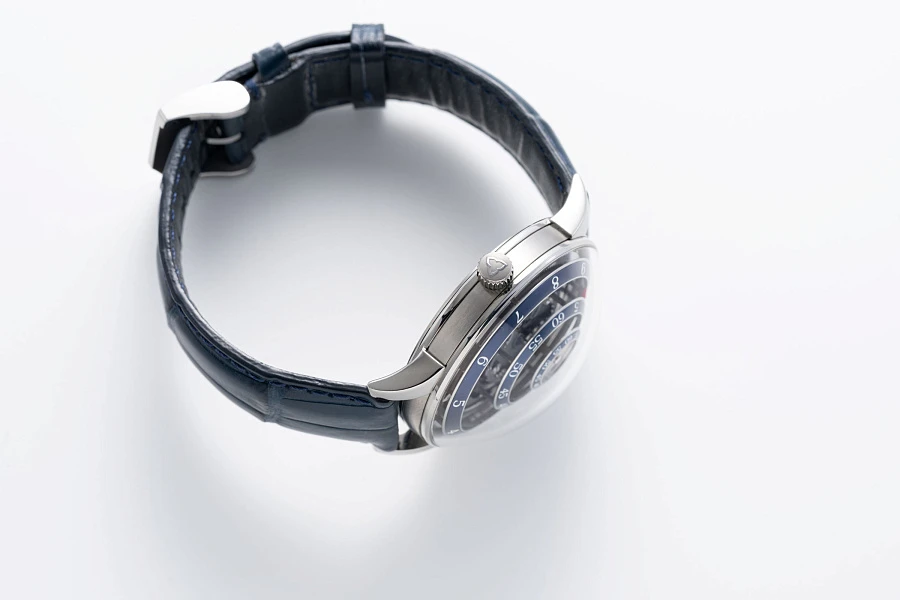 Une Folle Journée Blue in Titanium