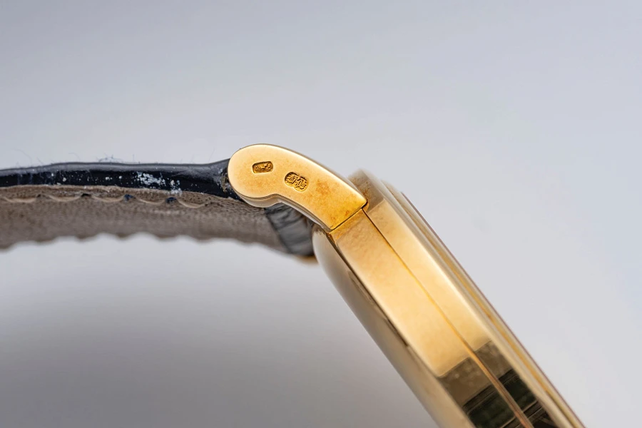 World Time in 18k Yellow Gold