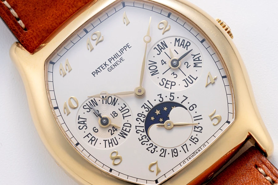 Tonneau Perpetual Calendar Ref. 5040J in 18k Yellow Gold