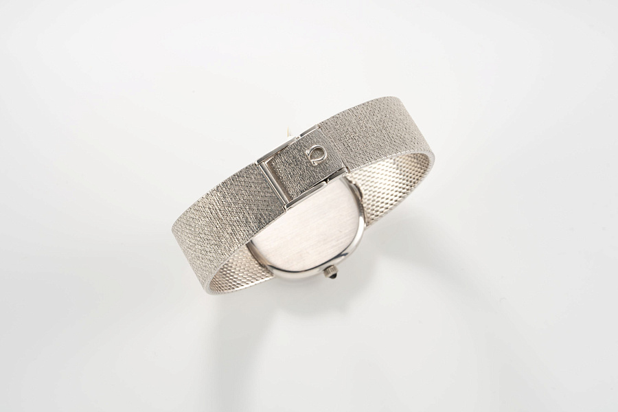 Ellipse in Silver