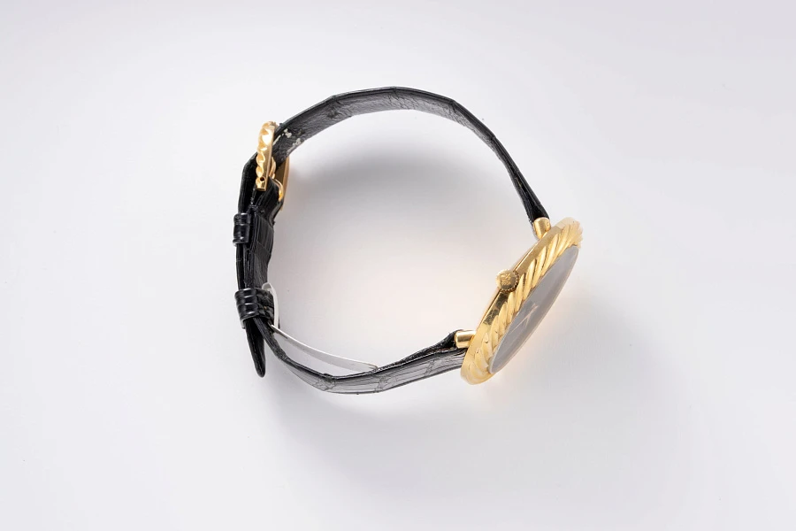 Rope Bezel Oval Dress Watch in 18k Yellow Gold