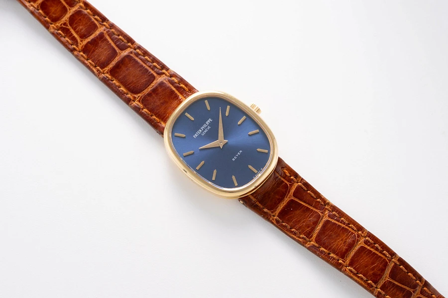 Ellipse Ref. 4226 in 18k Yellow Gold