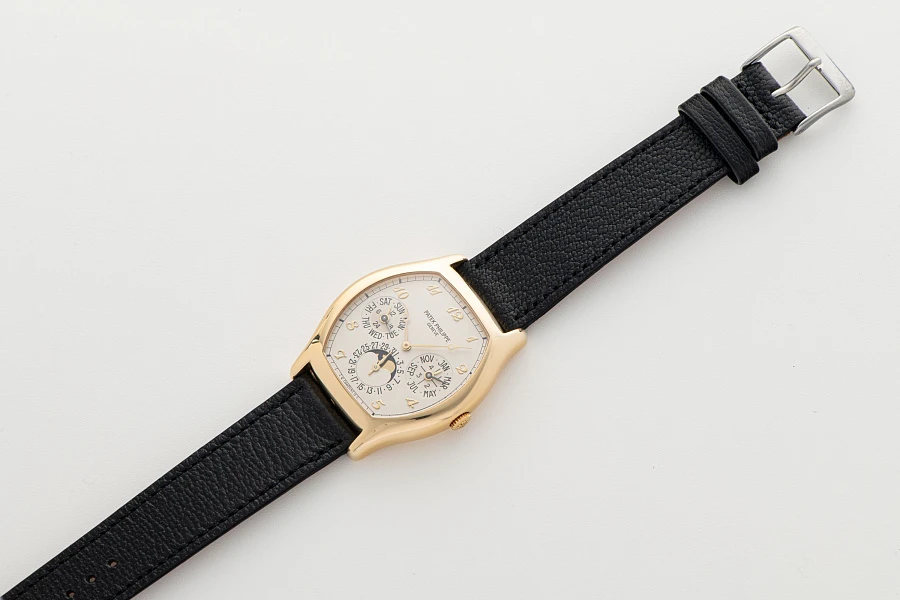 Tonneau Perpetual Calendar Ref. 5040J in 18k Yellow Gold