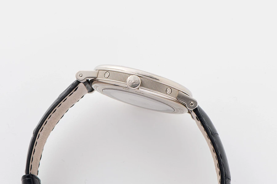 Classique Calendar Ref. 7337BB in 18k White Gold