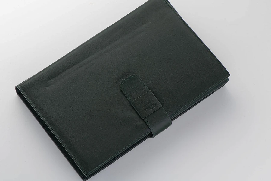 Quantième Perpetual Calendar Ref. 5557CA in 18k White and Yellow Gold