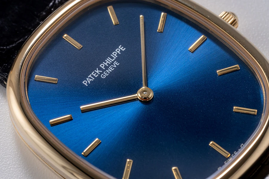 Ellipse Ref. 3738 in 18k Yellow Gold