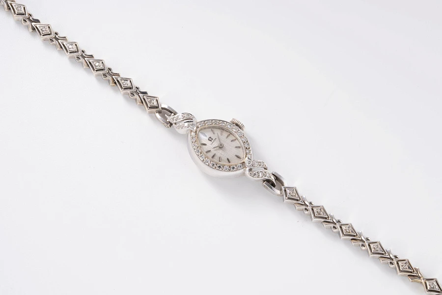 Cocktail Watch Ref. A7515 in 14k White Gold