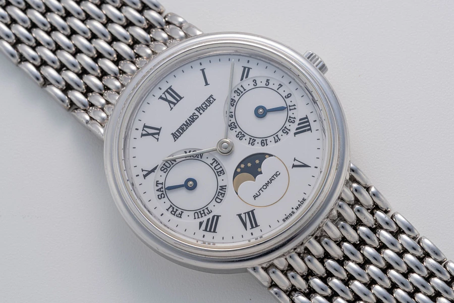 Classic Calendar Ref. 25589 in 18k White Gold