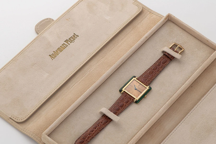 Square Watch with Enamel Decoration and Salmon Dial Ref. 5256BA