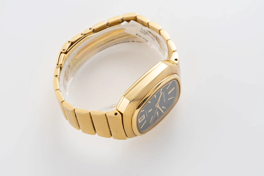 Beta 21 Ref. 6001BA in 18k Yellow Gold