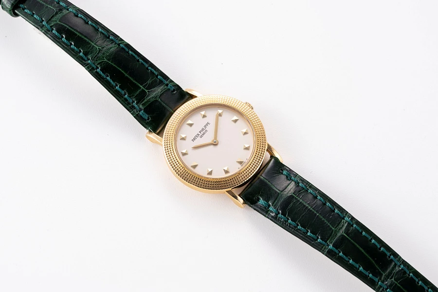 Ladies Calatrava Ref. 4919 in 18k Yellow Gold